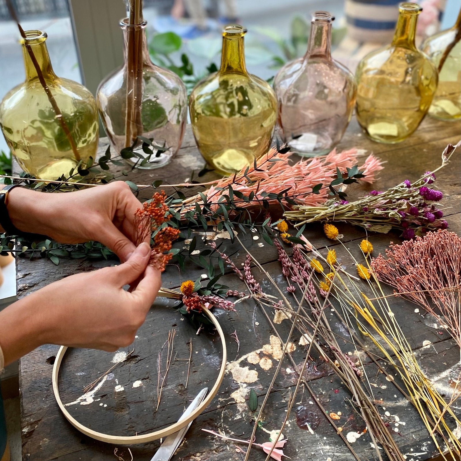 Comment réaliser une couronne de fleurs séchées + conseils & DIY - La Green Touch